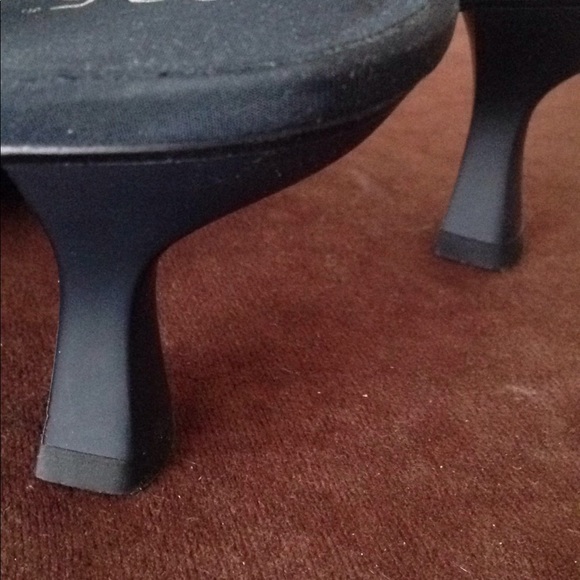 9•2•5 Eliza Navy Blue Kitten Heel Sandals - Picture 2 of 5